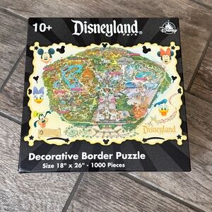 Disneyland Park - 1000 Piece Puzzle with Decorative Border
